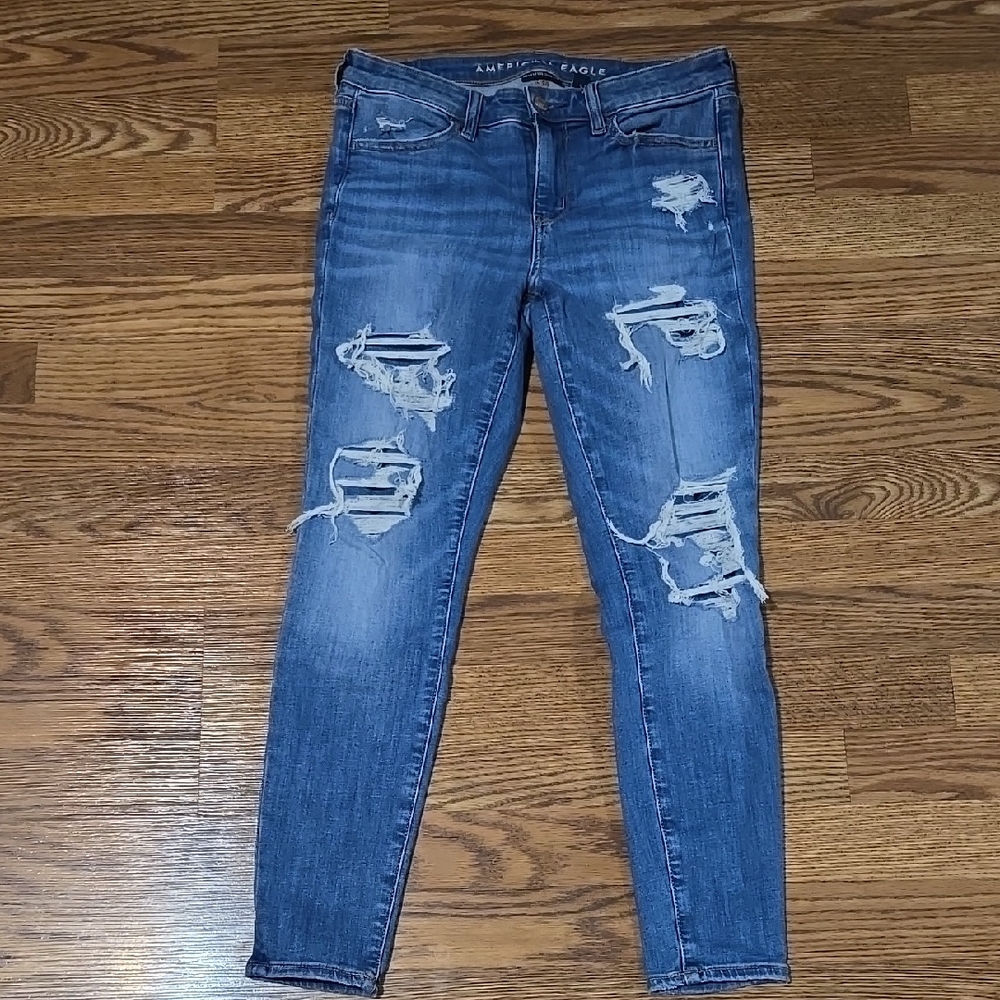American Eagle Outfitters Women's Blue Distressed Jeans sz 4 Short